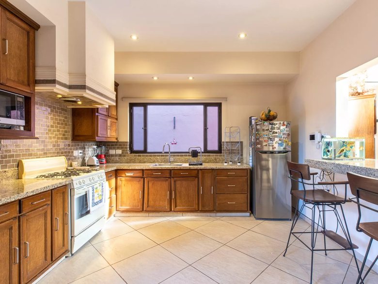 CASA CALANDRIAS — 10 photos