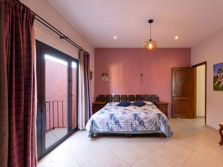 CASA CALANDRIAS — 15 photos