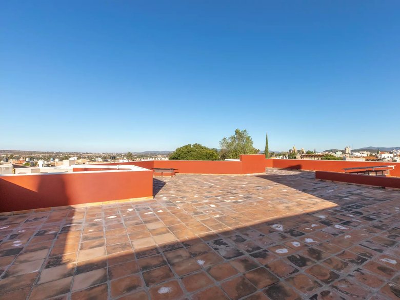 CASA CALANDRIAS — 18 photos