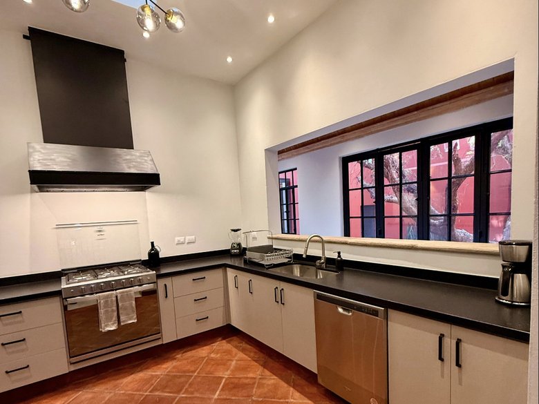 Beautiful Residence in Villas Acuarela, 4 bedrooms with en-suite bathrooms , high -quality finishes — 2 photos
