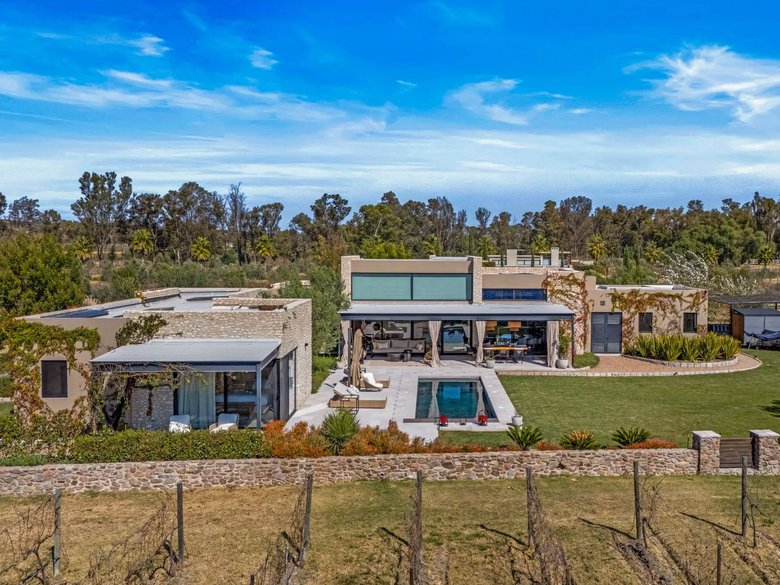Casa Conejo — 7 photos
