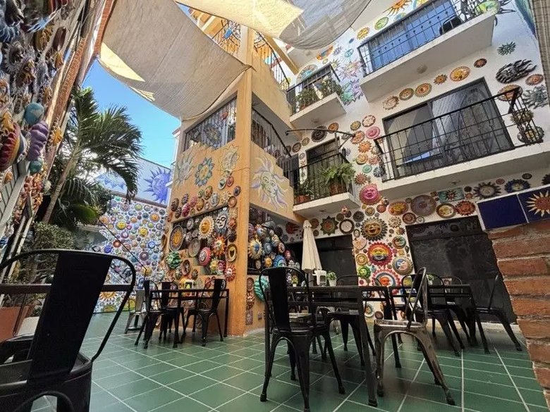 HOTEL CASA DE LOS SOLES — 2 photos