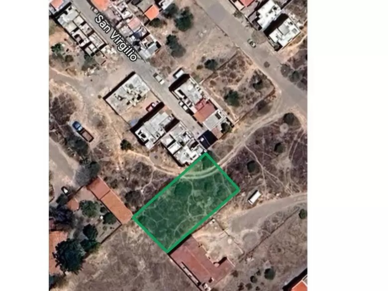 Homesite San Virgilio — 10 photos