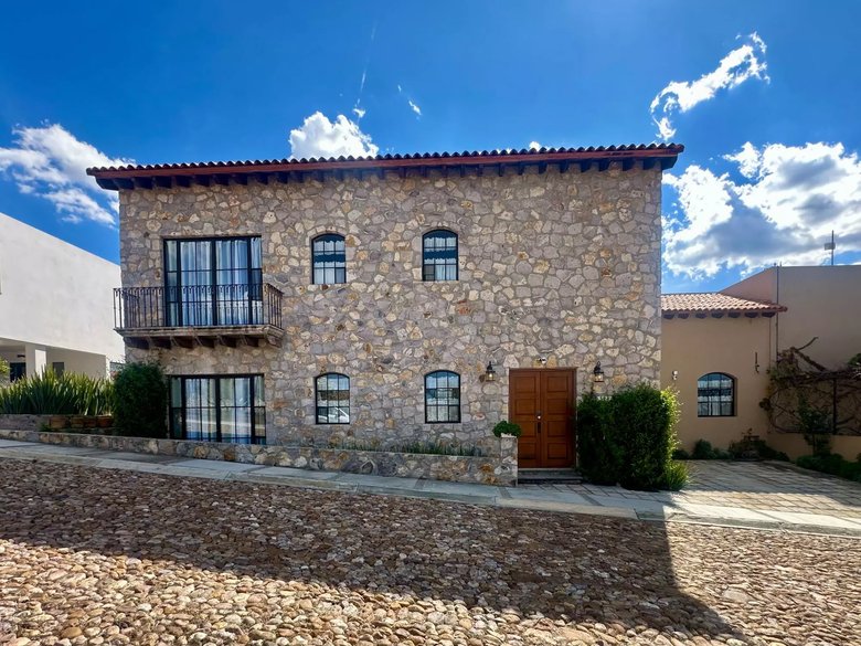 Casa Esencia — 2 photos