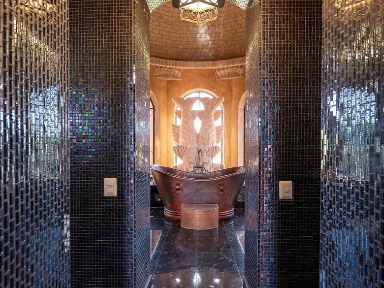 The Petite Castile — 10 photos
