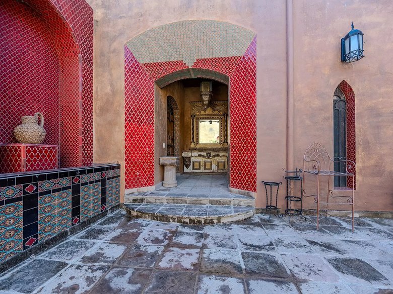 The Petite Castile — 8 photos