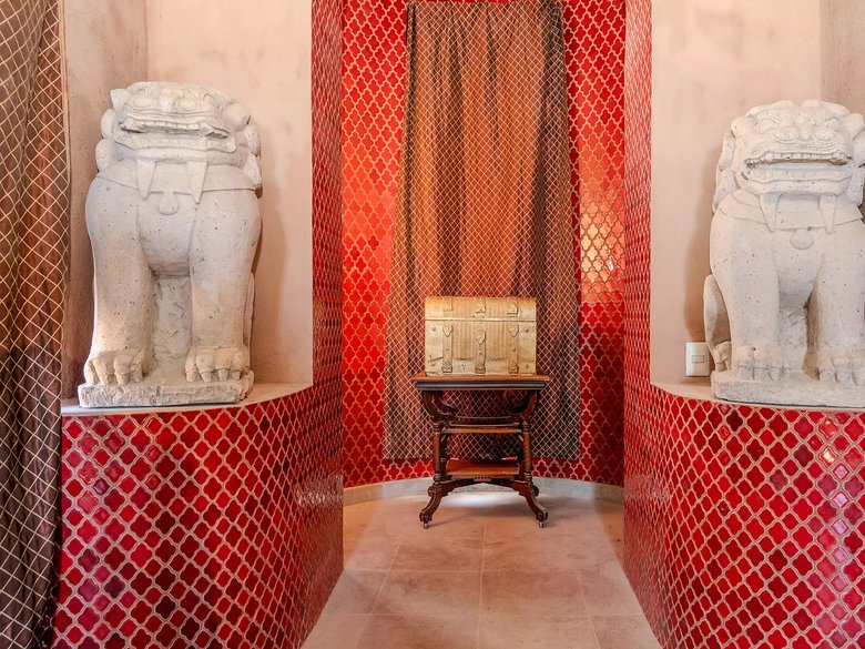 The Petite Castile — 6 photos