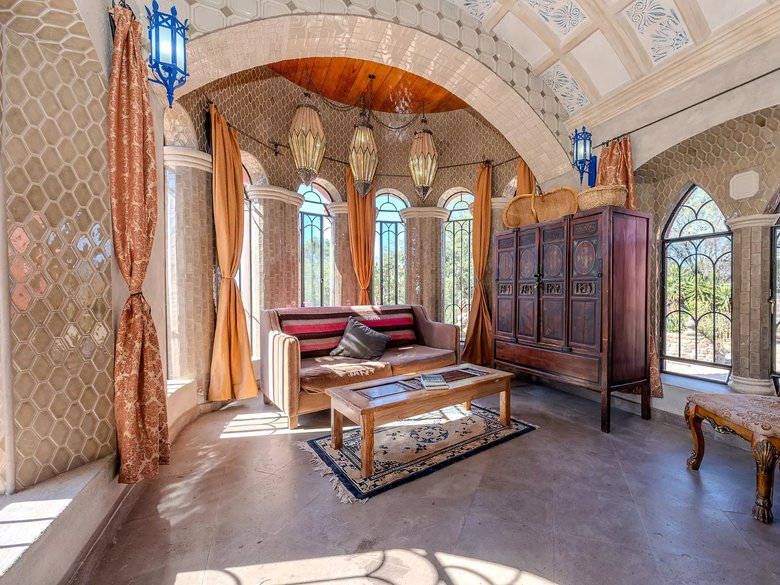 The Petite Castile — 14 photos