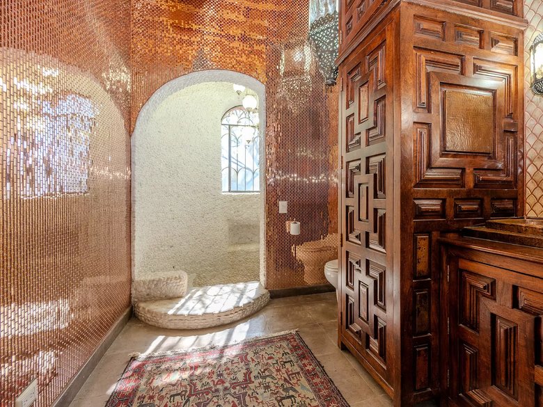 The Petite Castile — 9 photos