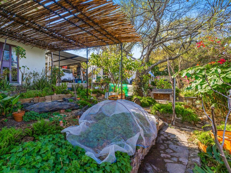 Lake view Retreat with Organic Gardens — 19 photos