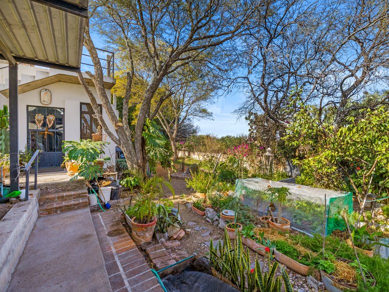 Lake view Retreat with Organic Gardens — 29 photos