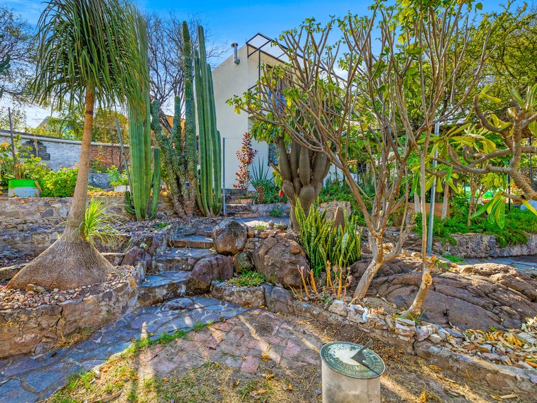 Lake view Retreat with Organic Gardens — 30 photos