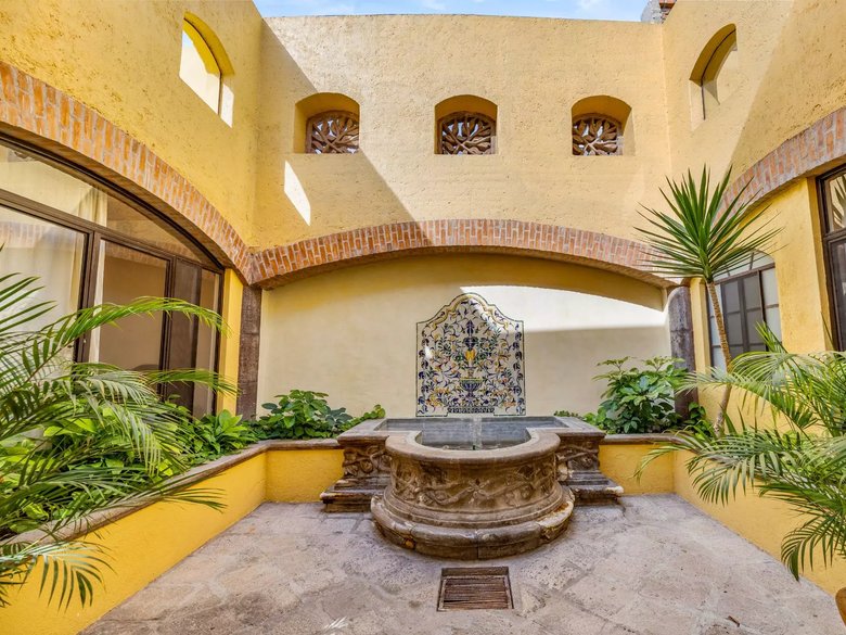 Allende Village Villa 9 — 4 photos