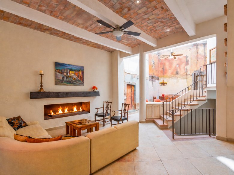 Casa Romance — 4 photos