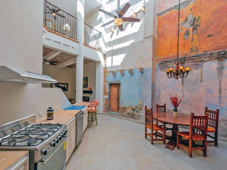 Casa Romance — 9 photos