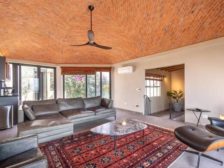 Casa Lumina — 23 photos