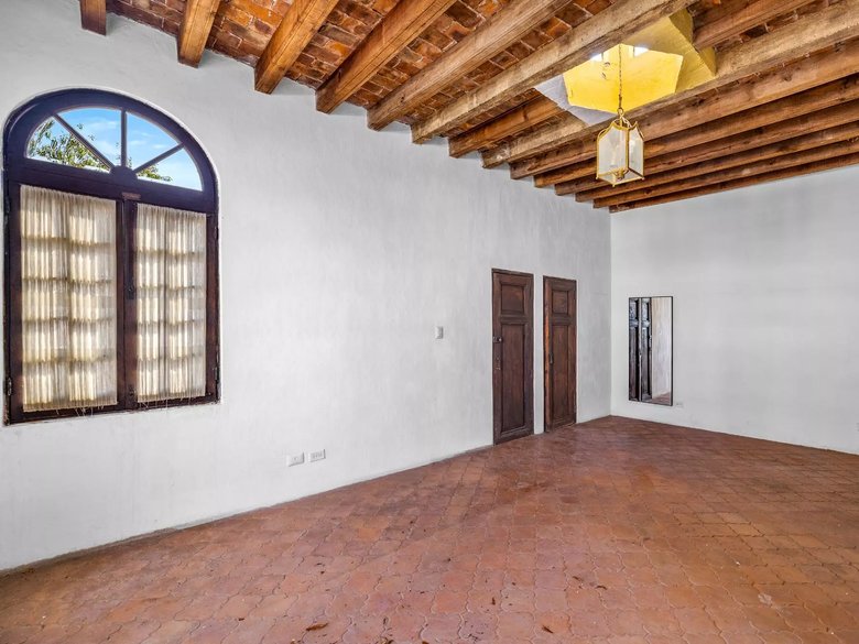 Casa Canal 42 — 26 photos