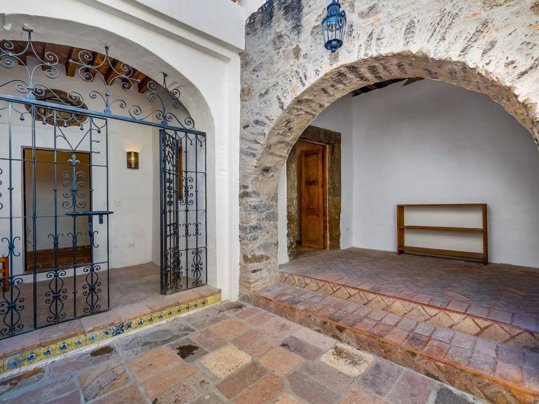 Casa Canal 42 — 21 photos