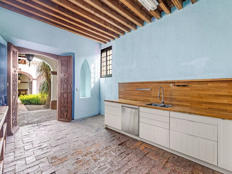 Casa Canal 42 — 19 photos