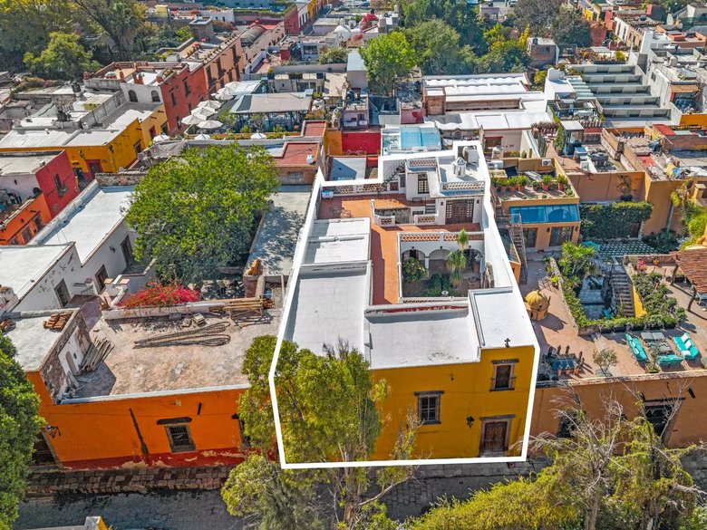 Casa Canal 42 — 29 photos