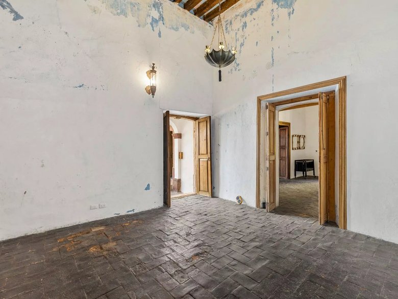 Casa Canal 42 — 12 photos