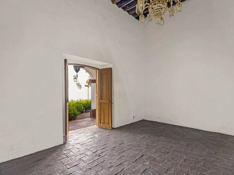 Casa Canal 42 — 14 photos