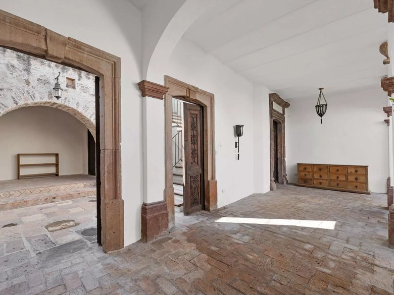 Casa Canal 42 — 17 photos