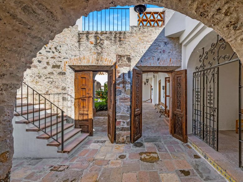 Casa Canal 42 — 20 photos