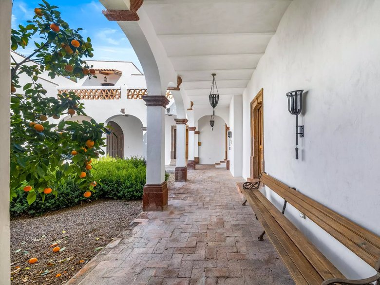 Casa Canal 42 — 5 photos