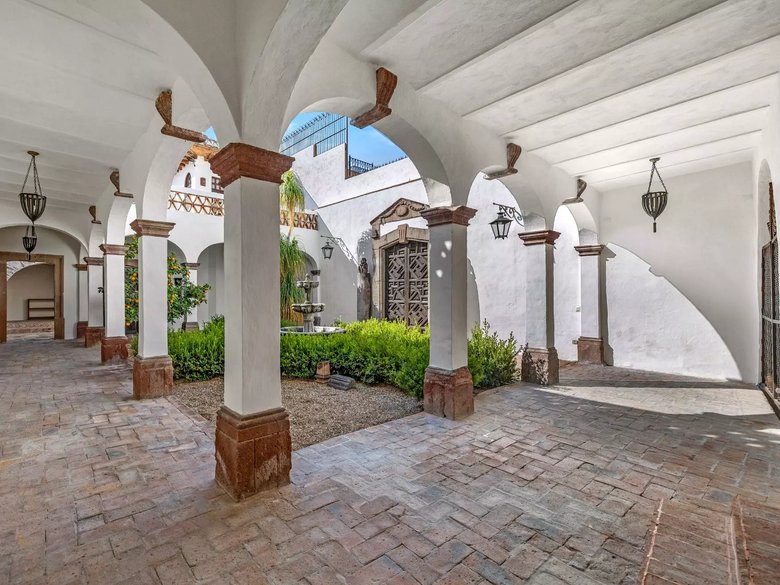 Casa Canal 42 — 4 photos