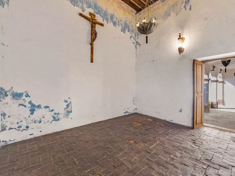 Casa Canal 42 — 11 photos