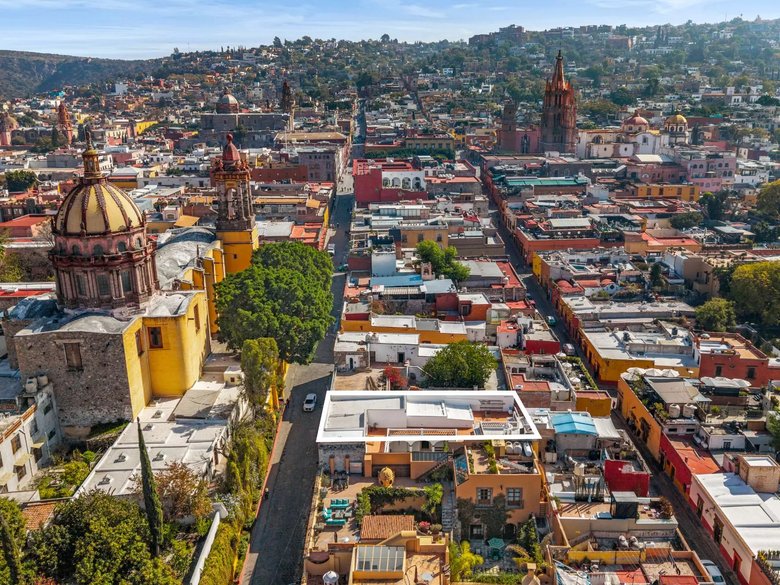 Casa Canal 42 — 30 photos