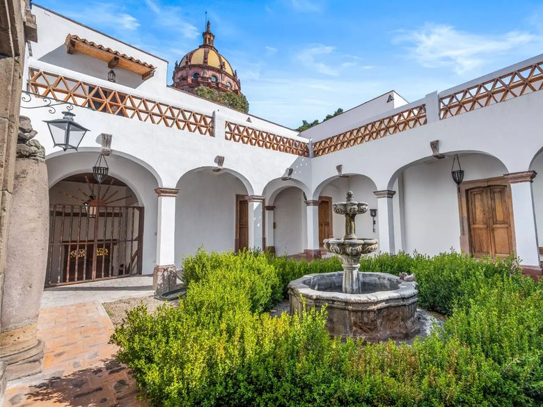 Casa Canal 42 — 6 photos