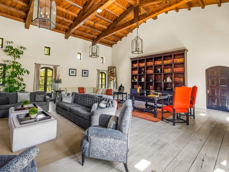 Contemporary Gem — 14 photos