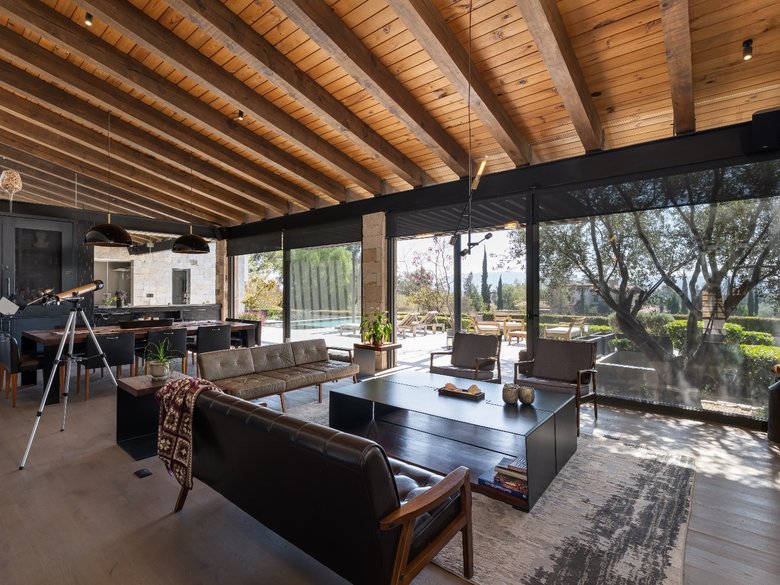 Contemporary Gem — 26 photos