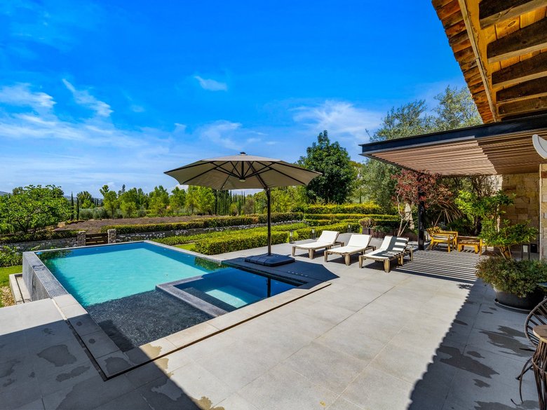 Contemporary Gem — 7 photos