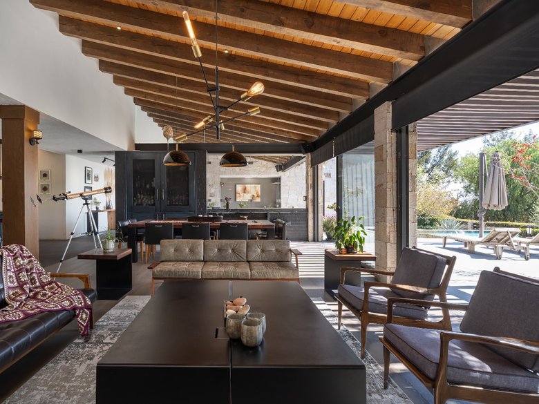 Contemporary Gem — 24 photos