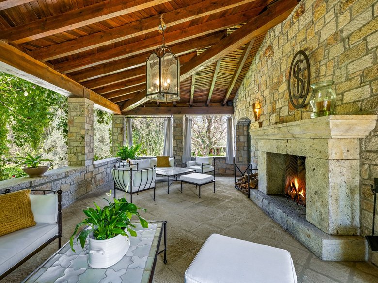 Contemporary Gem — 15 photos