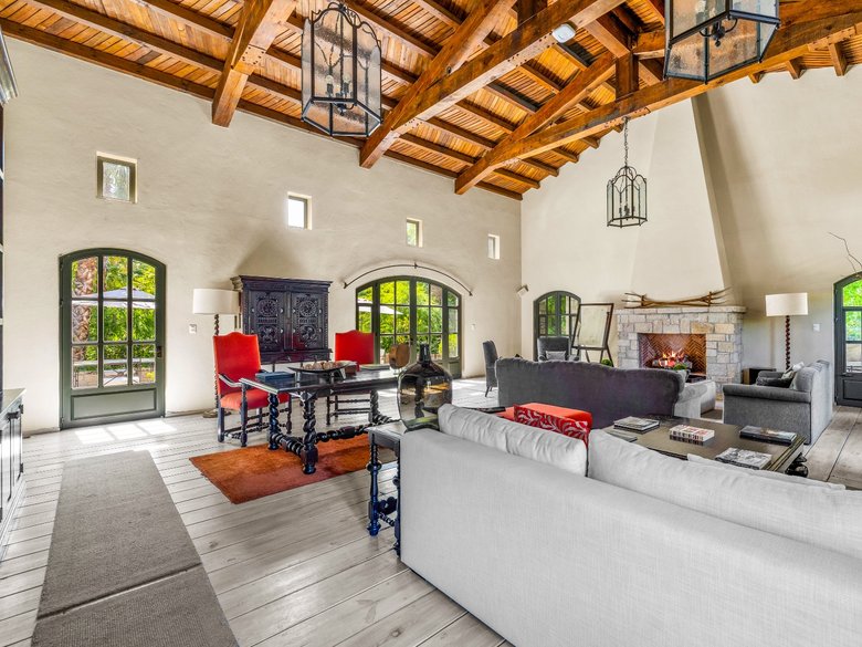 Contemporary Gem — 13 photos