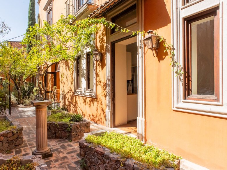 La Casona de los Cinco Patios — 39 photos