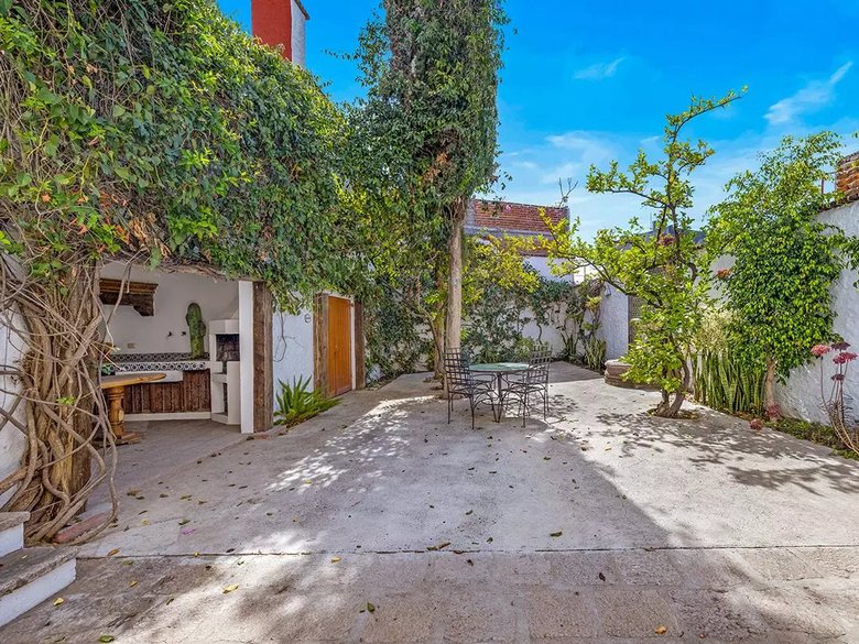 Casa M — 8 photos