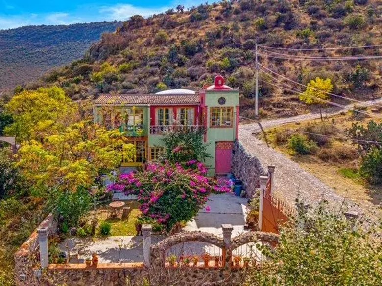 Casa Milton — 6 photos
