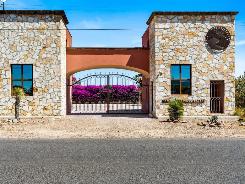 Villa Los Picachos — 2 photos