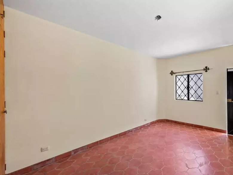 CASA ROMANA — 10 photos