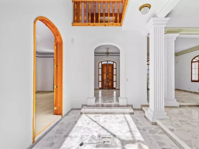 CASA ROMANA — 4 photos