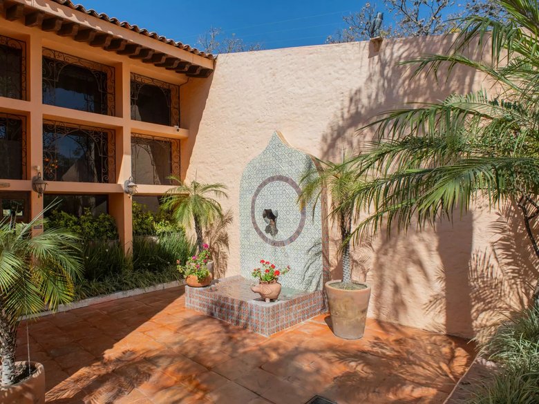 The Oasis in Los Frailes — 2 photos