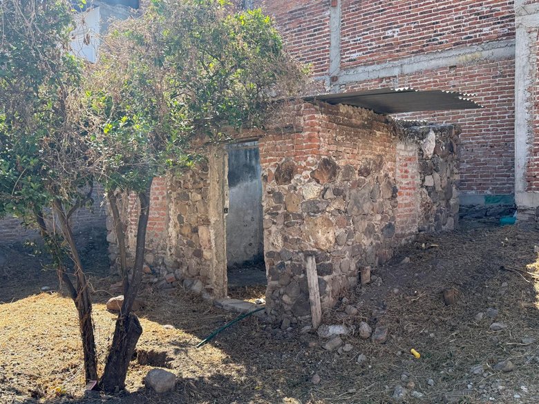 San Rafael Lot — 2 photos