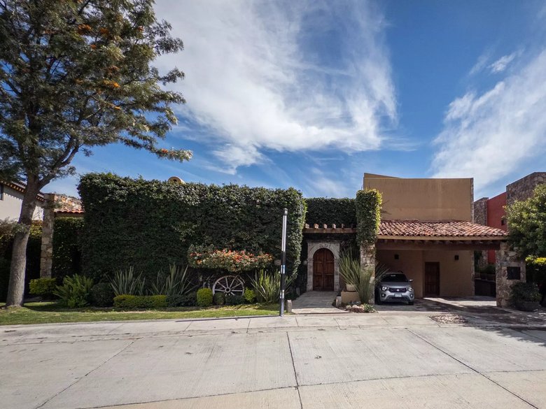 Casa del Lago — 19 photos
