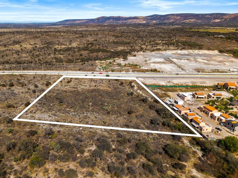 El Cortijo Lot — 2 fotos
