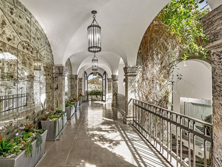 Casa Key He — 15 photos
